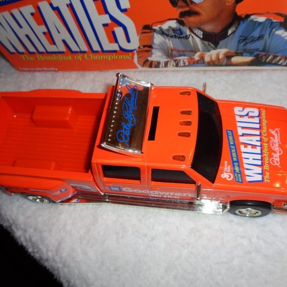 DALE Earnhardt Wheaties Dually Bank Action 1/24 Scale - Picture 2 of 9